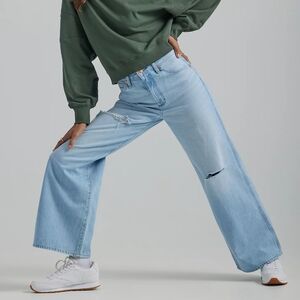 NWT Wrangler Most Loved Medium-Light Wash Worldwide 661 Wide Leg Jeans